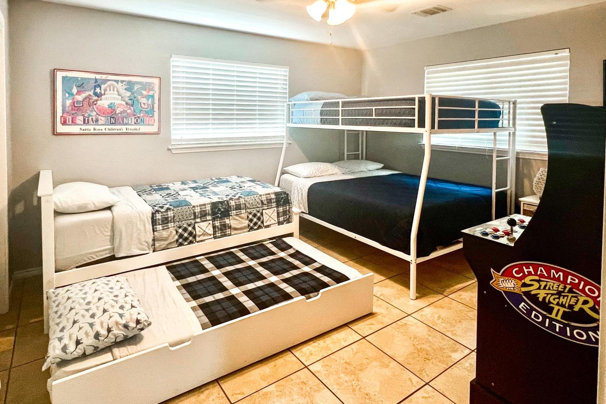 San Antonio Home With Pool And Hot Tub Near Seaworld! Buitenkant foto